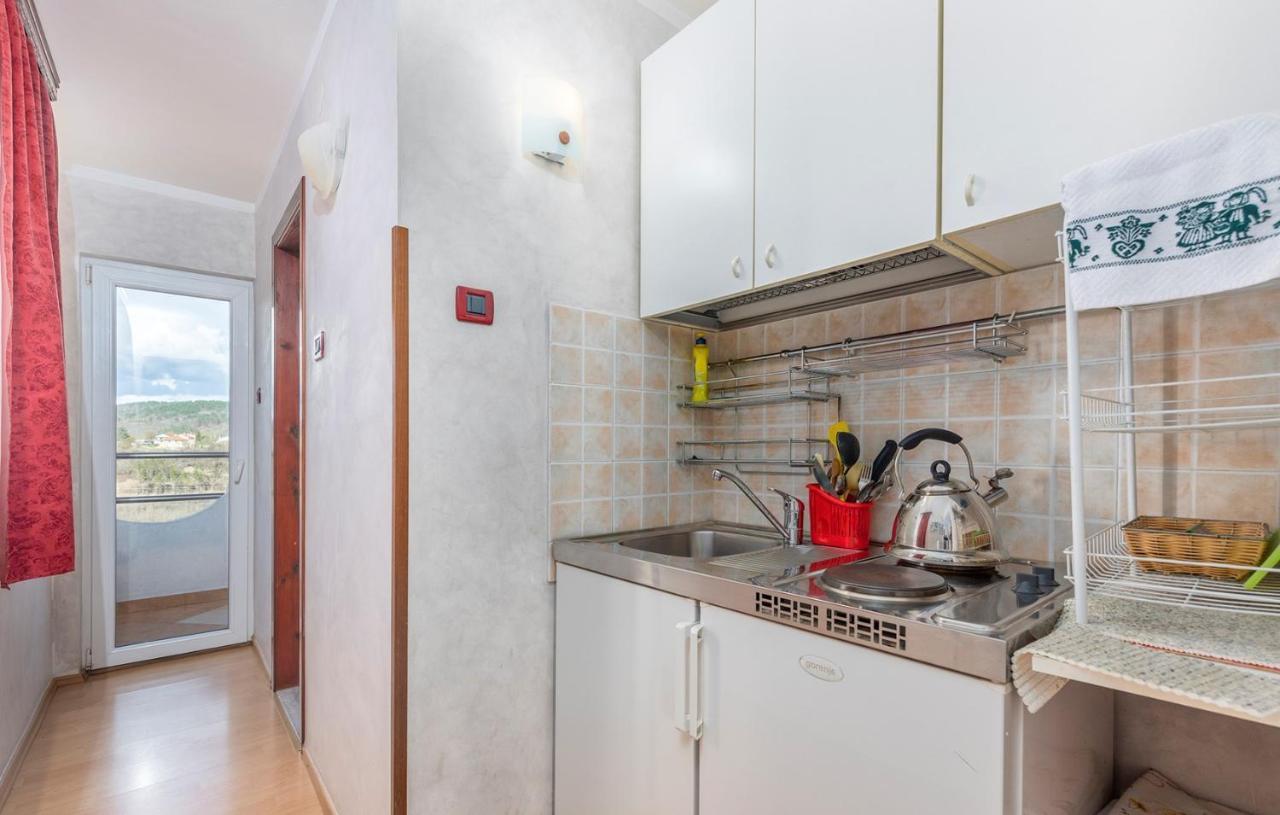 Apartments And Rooms Laura Pazin Exterior photo